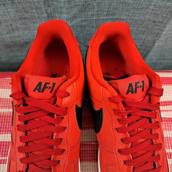 Size 8.5 Nike Air Force 1 NBA University Red Black Statement Game Men's - Picture 11 of 13